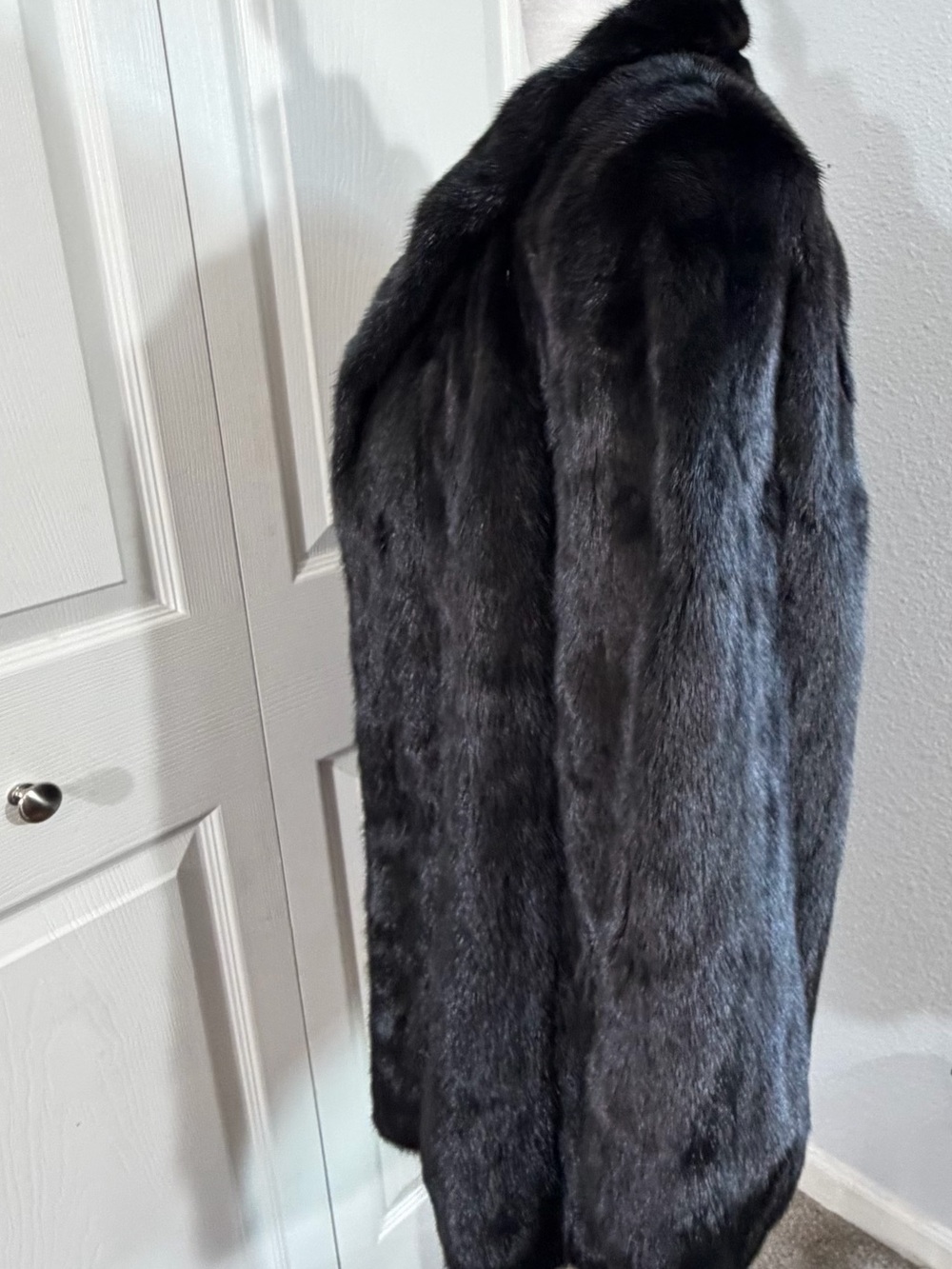Vintage Saga Mink Fur Coat Genuine Ranched Mink Dark Fur Coat Womens Size 14 - Picture 6 of 16